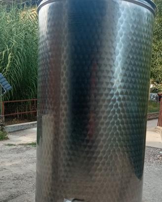 botte acciaio inox  capacità 500 litri con rub