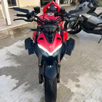 Ducati streetfighter V2