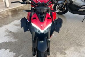 Ducati streetfighter V2