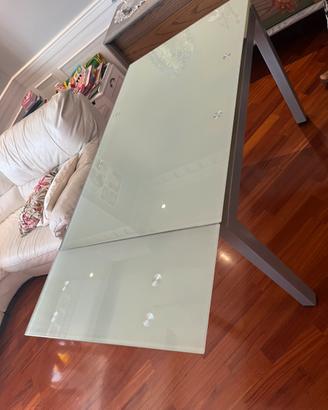 Tavolo con top vetro temperato