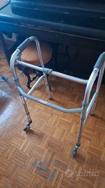 Girello più tipo sedia a rotelle