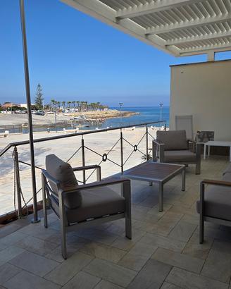 Casa frnte spiaggia Baia Cornino con 9 posti letto