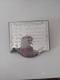 calendario da tavolo in argento