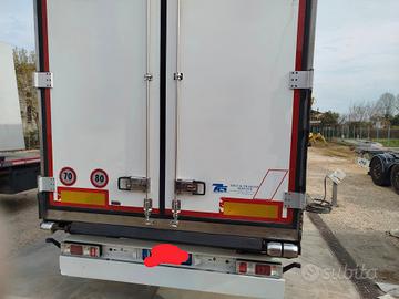 Semirimorchio isotermico Krone.