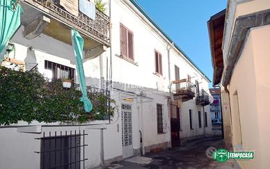 3 LOCALI IN VIA ANDREA MENSA