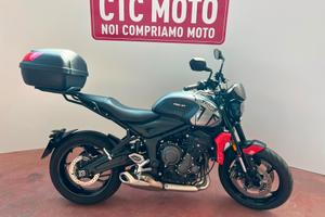 Triumph Trident 660 2022 solo 11000km full power