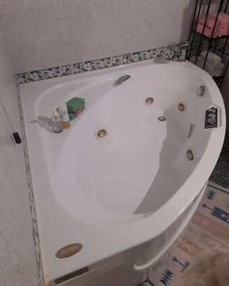 Jacuzzi idromassaggio 