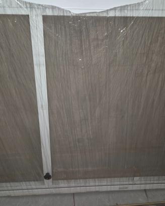 Zanzaria a porta completa di tutto