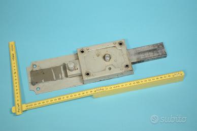 Serratura vecchia per porte in legno