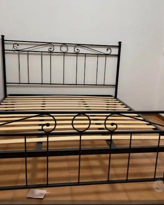 letto in ferro con doghe 