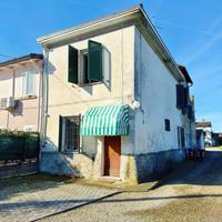 CASA INDIPENDENTE A TORRILE
