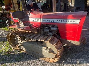 Trattore massey ferguson cingolato