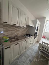 Cucina comple tavola e 4 sedie