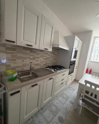 Cucina comple tavola e 4 sedie