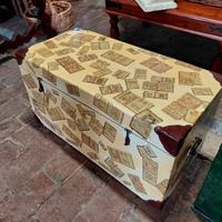 Baule compatto con decoupage tema Mondo antico