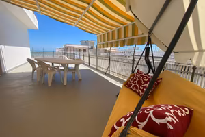 Attico vista mare, con 100 m2 di terrazzo