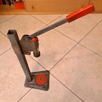 Tappatrice a Colonna a Leva per Bottiglie