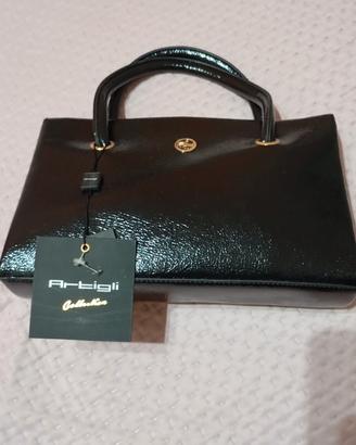 Borsa in vernice nera nuova firmata Artigli 