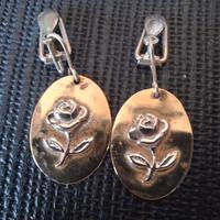 Antichissimi orecchini in ottone con rosellina