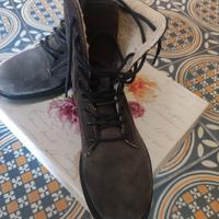 Stivaletti anfibi scamosciati