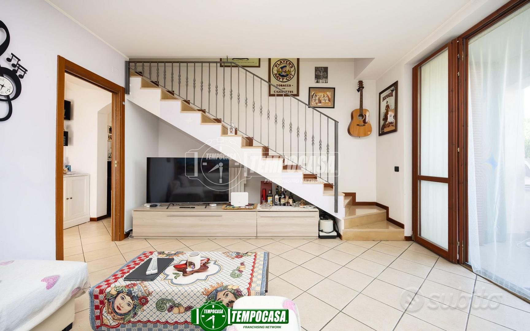 ESCLUSIVO 3 LOCALI DUPLEX CON TERRAZZO BOX E CANTI - Vista 4