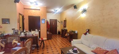 Comodo piano rialzato vicino al porto di riposto