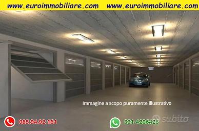 Ampio garage in centro
