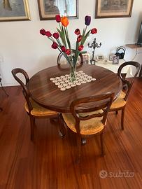 Tavolo da pranzo in legno artigianale antico