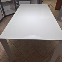 tavolo laccato bianco lucido