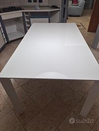 tavolo laccato bianco lucido