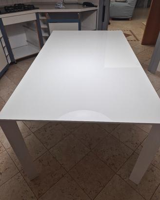 tavolo laccato bianco lucido
