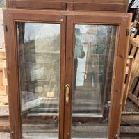 Finestre a doppia anta in legno