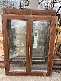 Finestre a doppia anta in legno