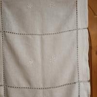 tendine di lino ricamate a mano 