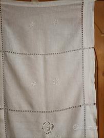 tendine di lino ricamate a mano 