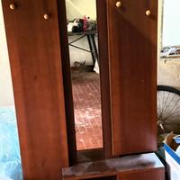 Appendi abiti con specchio e mobile bagno