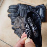 guanti e fascia da moto