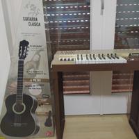 Chitarra classica e pianola vecchio stile