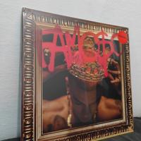 Sfera Ebbasta - Famoso  $€LEBRATION (vinile d'oro)