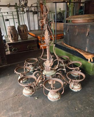 Lampadario in ferro battuto vintage
