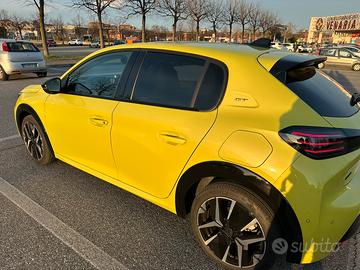 Peugeot 208 GT Giallo Agueda