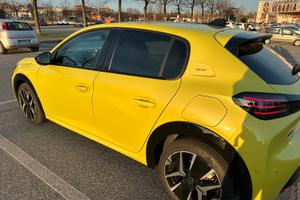 Peugeot 208 GT Giallo Agueda