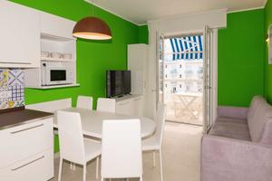 Frontemare/piscina/nuovo/2 camere/2 bagni/4° piano