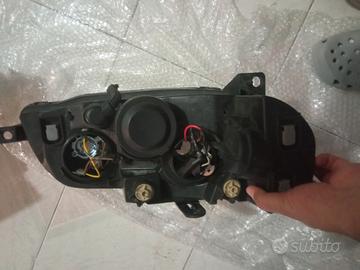 Faro anteriore fiat punto sx( lato guida