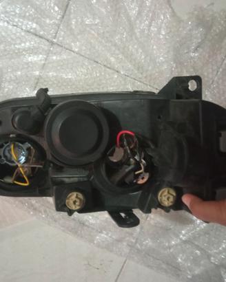Faro anteriore fiat punto sx( lato guida