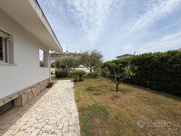 Villa di 165 m² con 4 locali e posto auto a Sabaud