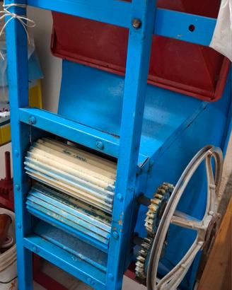 Carolla, diraspatrice, pigiatrice uva, con motote