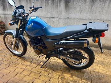 Tourist scrambler Honda Vigor 650 del 2002