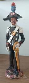carabiniere statua in grande uniforme - porcellana
