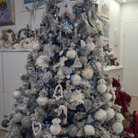 Albero di Natale innevato